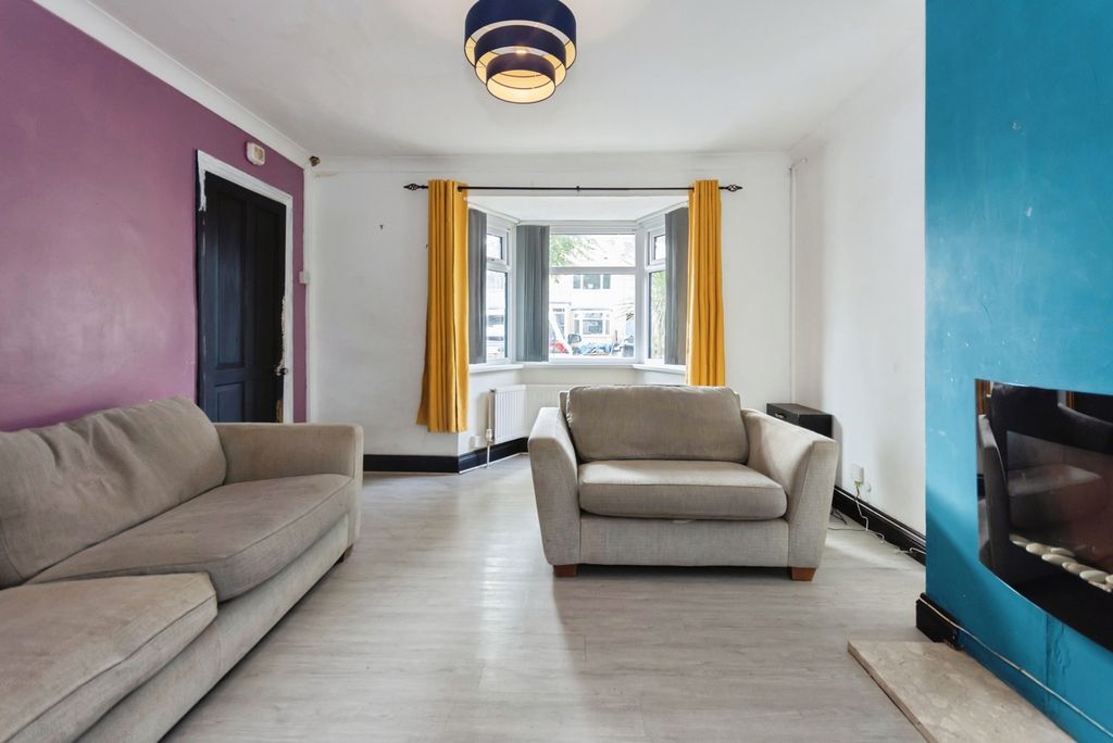 Property photo 3 of 18 Pbox-Img.Jpg