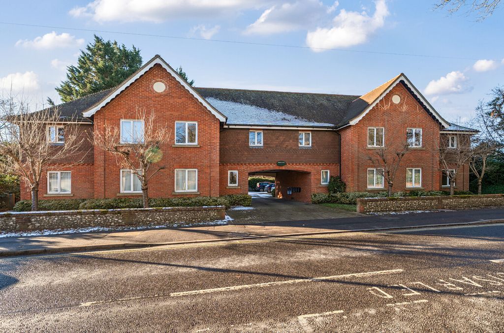 Property photo 1 of 13 1395650-2-695Bbf8...