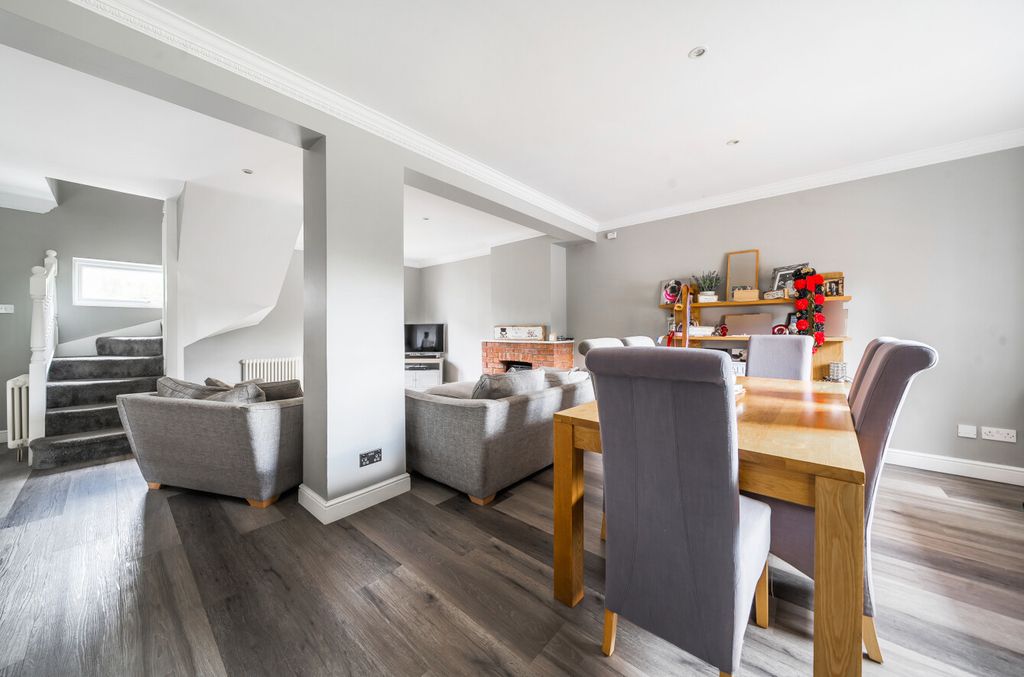 Property photo 3 of 17 Picture 3