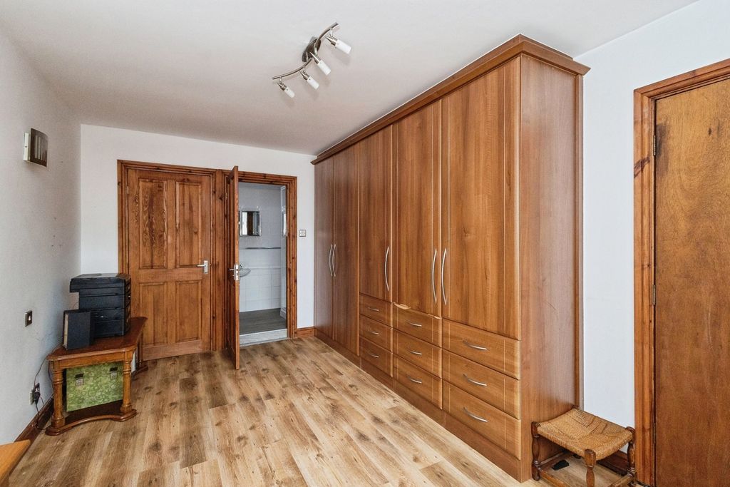 Property photo 3 of 26 Pbox-Img.Jpg