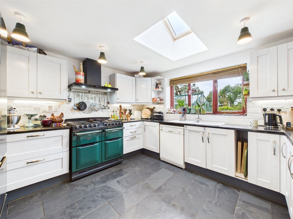 Property photo 2 of 28 Picture No. 05