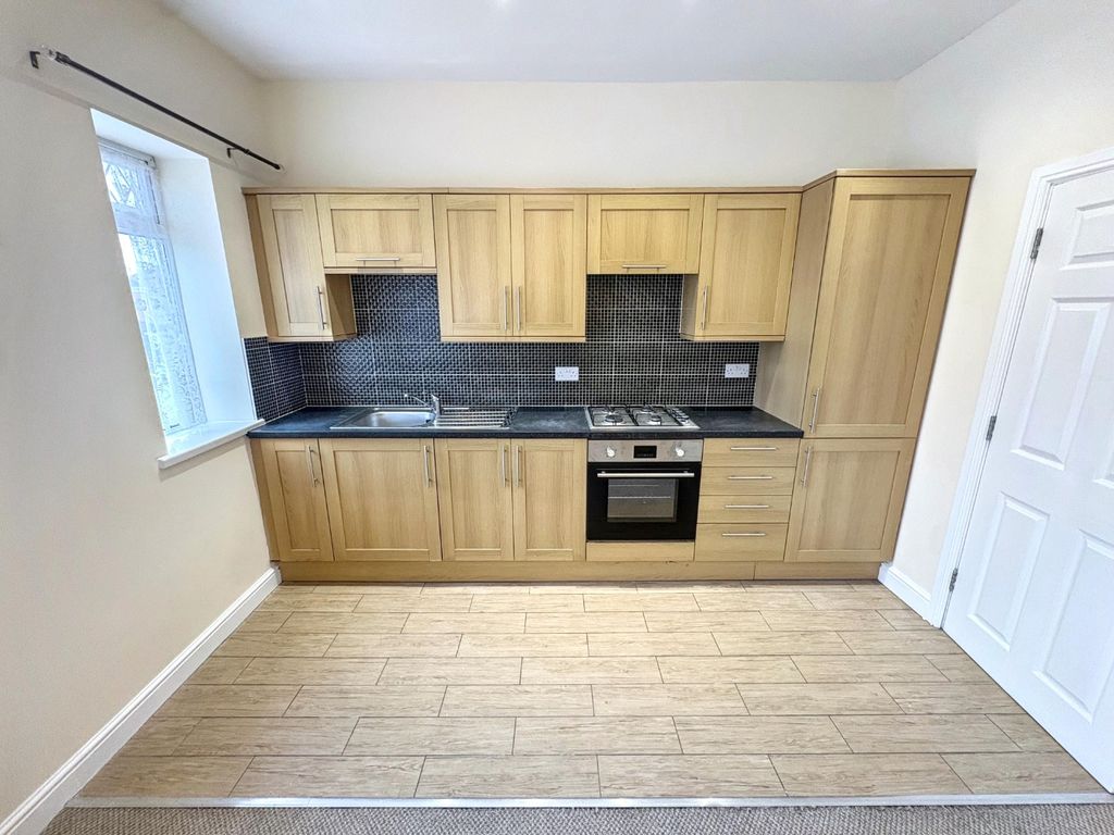 Property photo 2 of 13 4937202