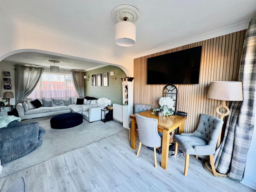 Property photo 3 of 11 7.Jpeg