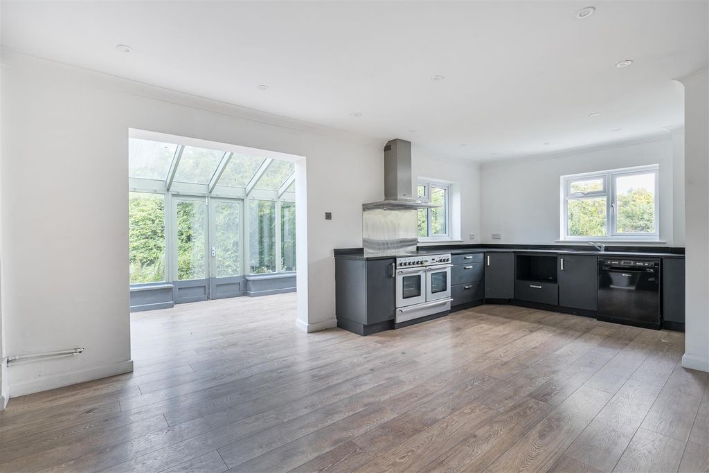 Property photo 2 of 23 Kitchen Leading To Conservatory