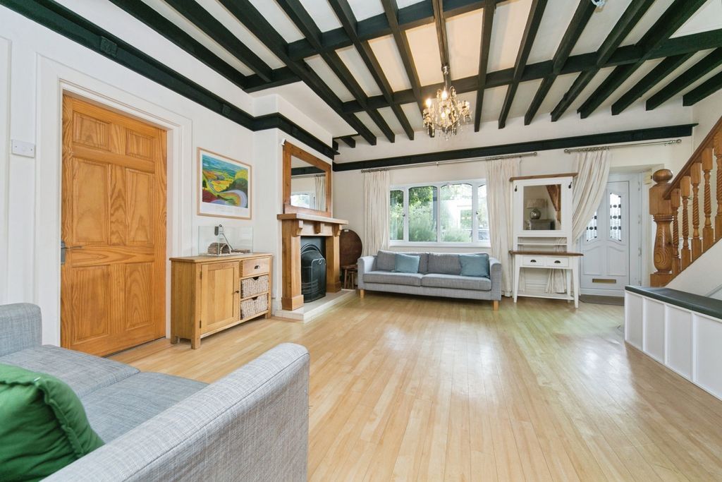 Property photo 3 of 25 Pbox-Img.Jpg
