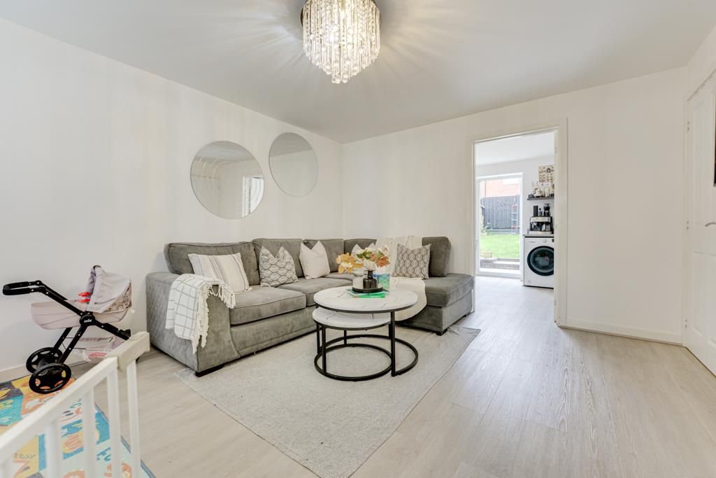 Property photo 3 of 22 14 Stockburn Road, Barton Seagrave-9.Jpg