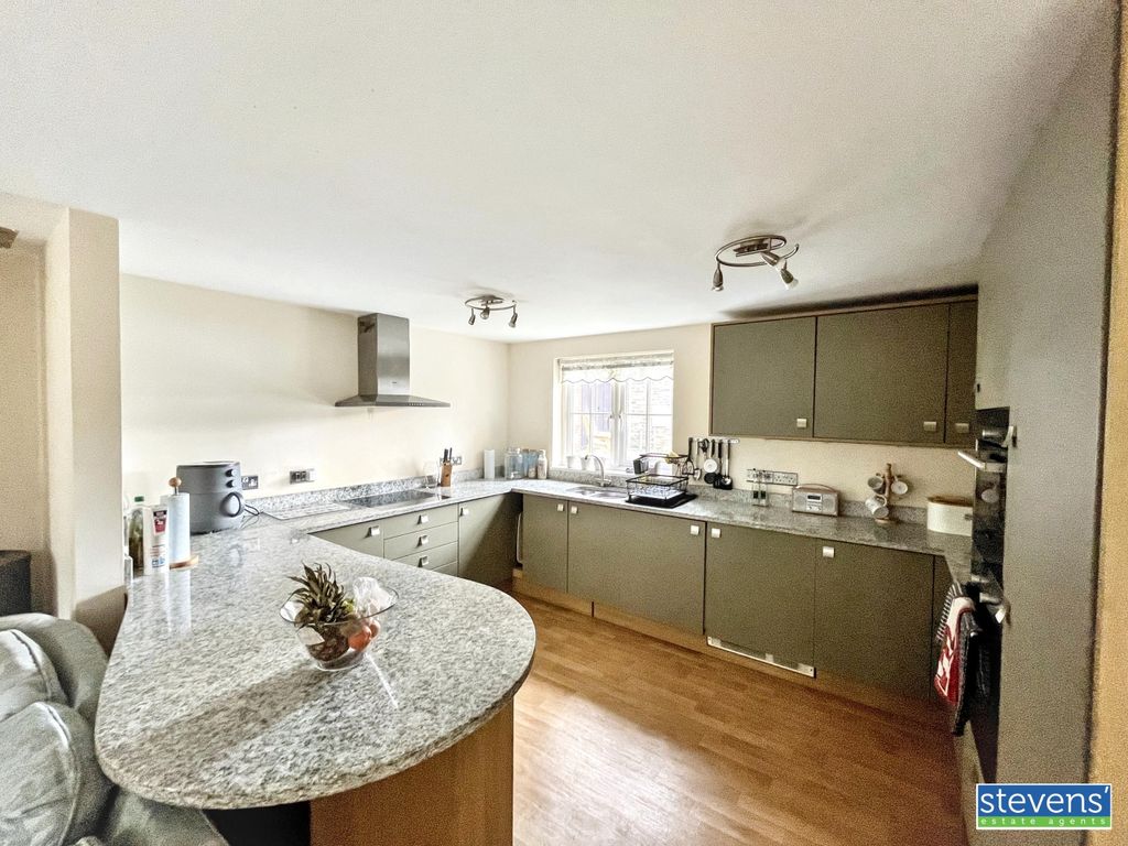 Property photo 2 of 19 Image00036