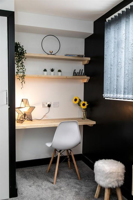 Property photo 3 of 9 46 Dean St Lr-19.Jpg