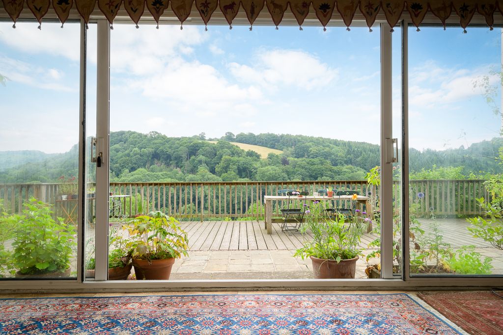 Property photo 2 of 16 Nutshell-3