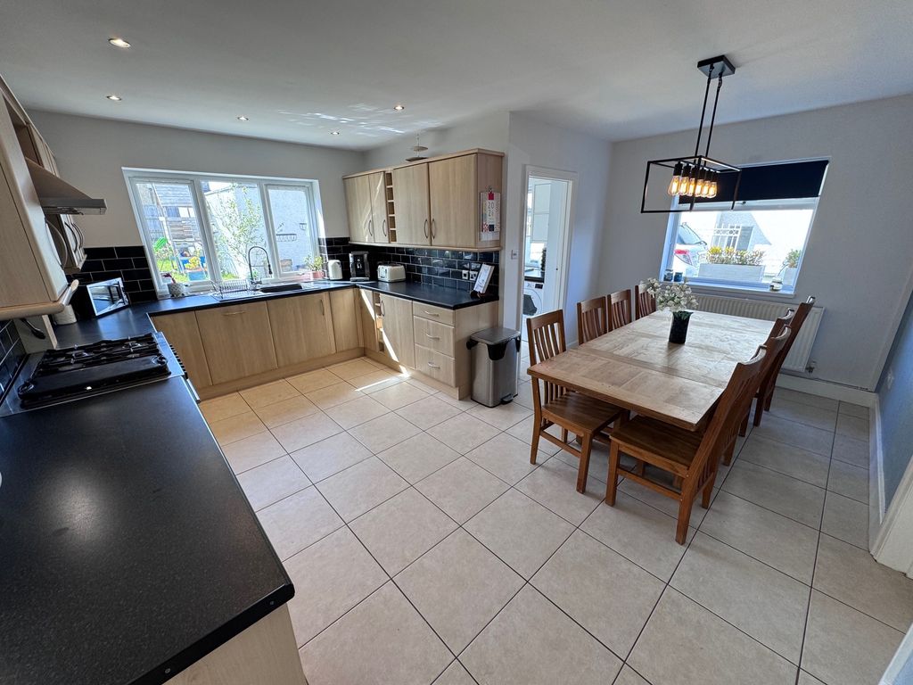 Property photo 3 of 35