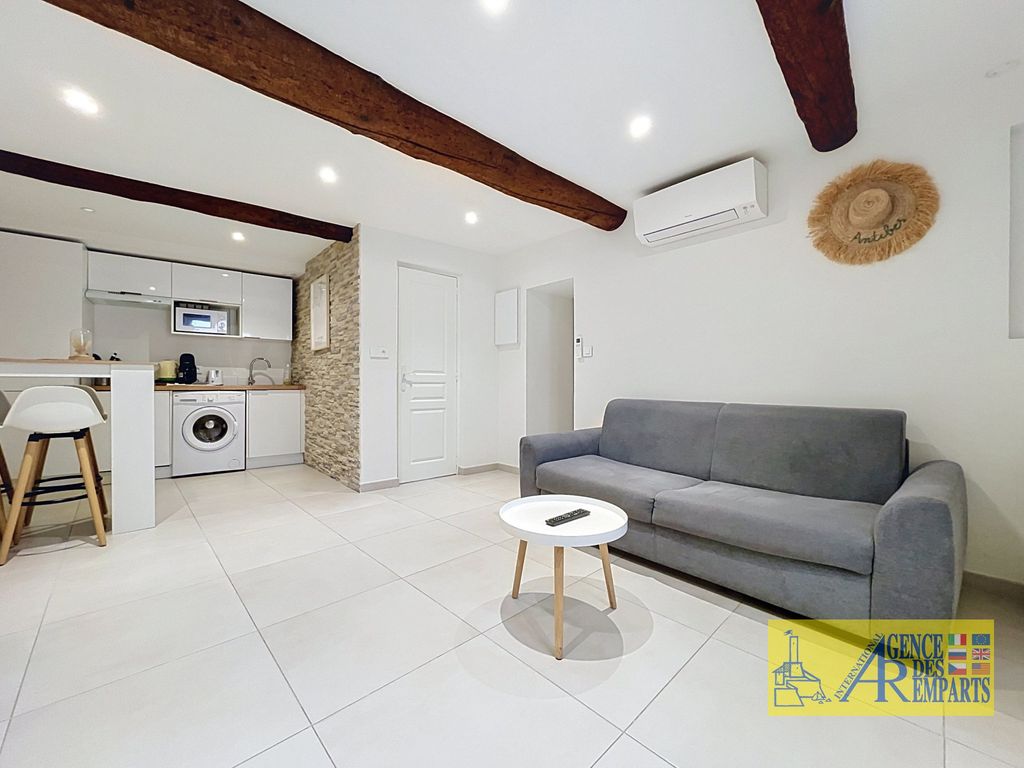 Property photo 1 of 9 Old Antibes Charming Renovated 2-Room Apartment A Stone's Throw From The Provençal Market