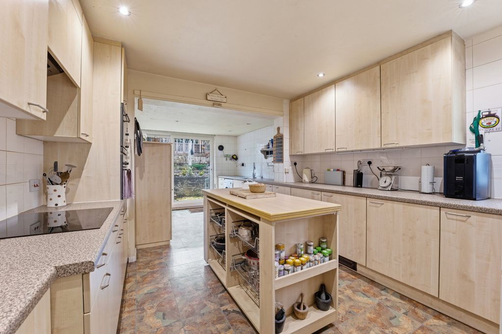 Property photo 2 of 29