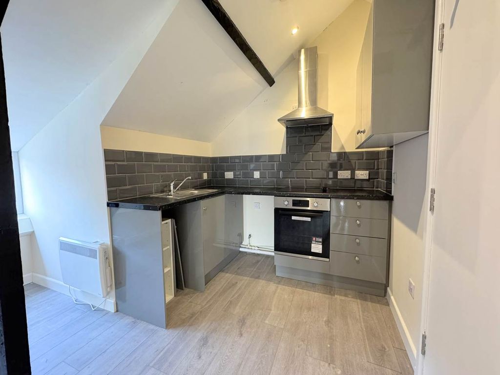 Property photo 3 of 10 Kitchen