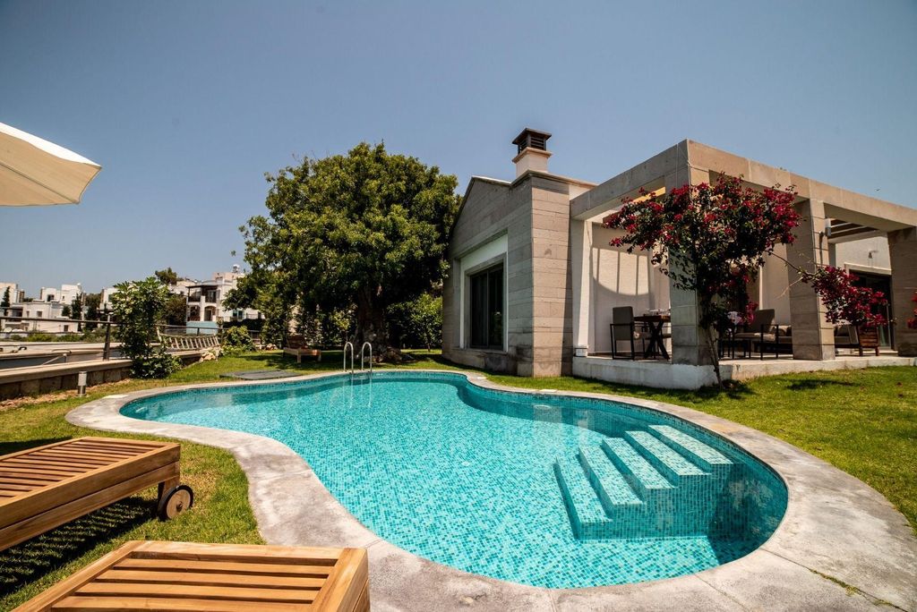 Property photo 1 of 20 A Flawless Single-Storey Yalikavak Property For Sale - Main View Of The Luxury Villa