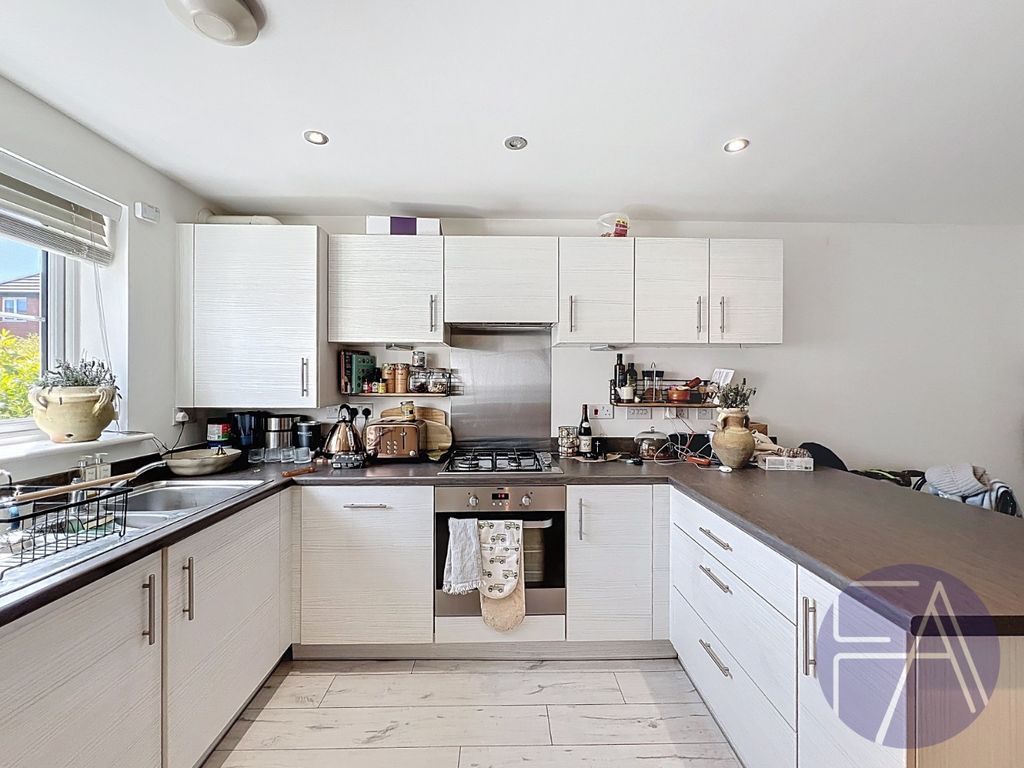 Property photo 2 of 14 5092443