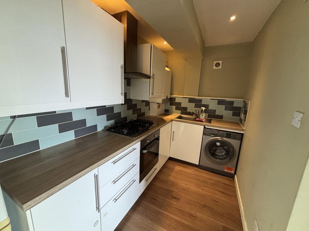 Property photo 1 of 6 Kitchen
