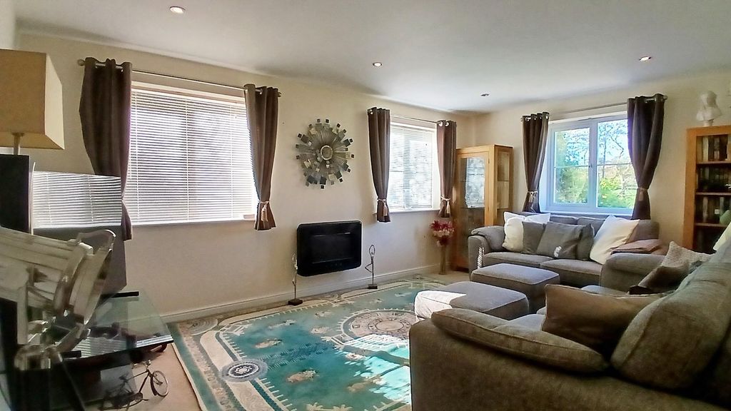 Property photo 3 of 18 Lounge.Jpg