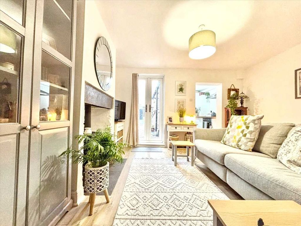 Property photo 3 of 28