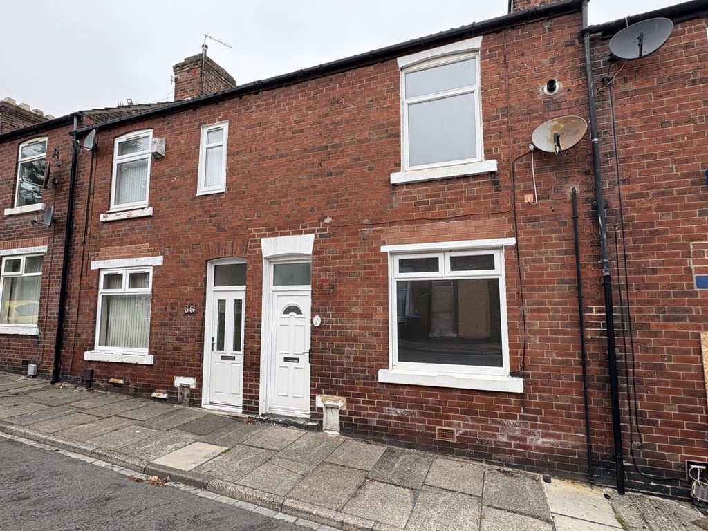 Property photo 1 of 8 2 Bedroom Mid Terrace