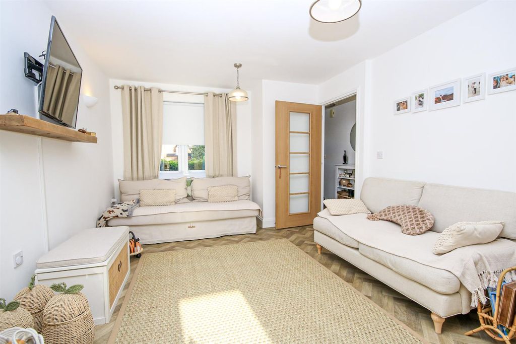 Property photo 2 of 18 16-Img_7200.Jpg