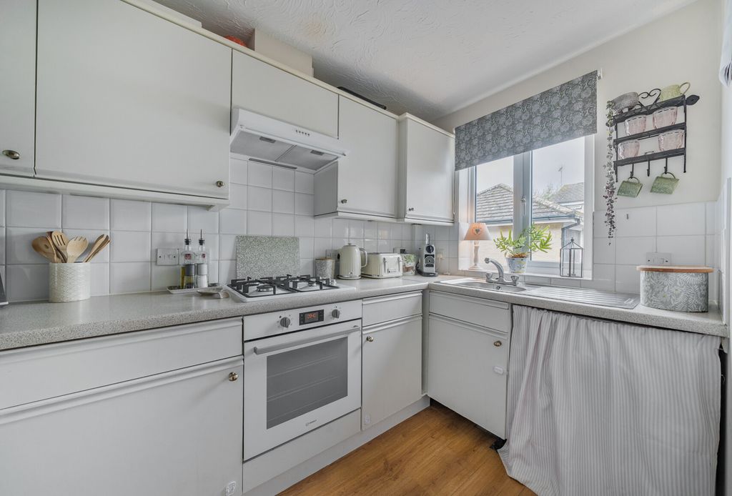 Property photo 2 of 18 Kitchen