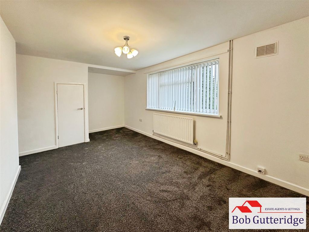 Property photo 3 of 17 Full Width Lounge