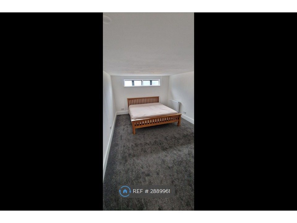 Property photo 2 of 5 King Size Bedroom