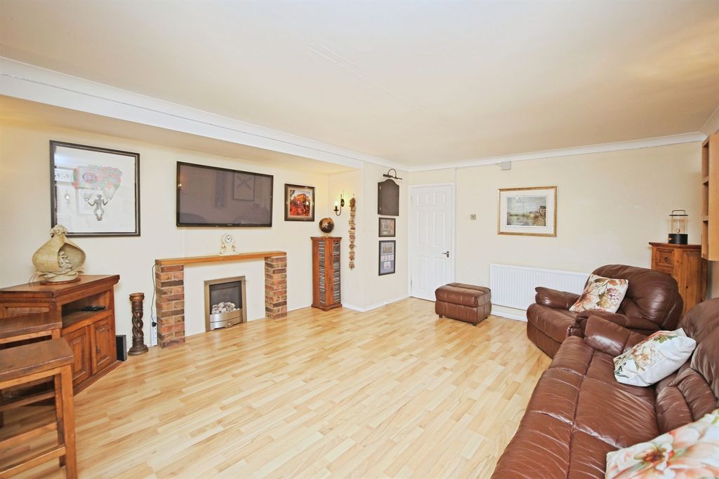 Property photo 2 of 24
