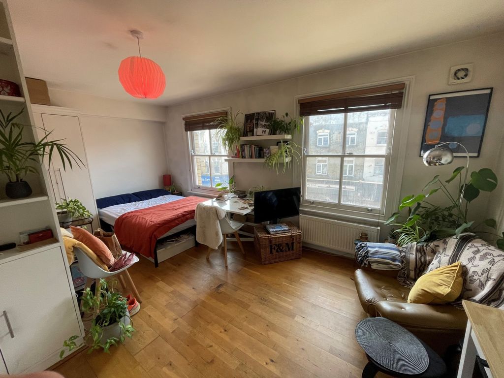 Property photo 1 of 7 Photo 6