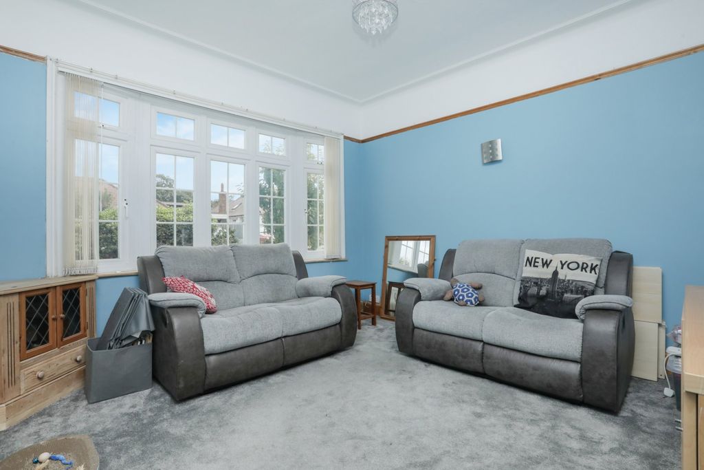 Property photo 3 of 16 Picture 3