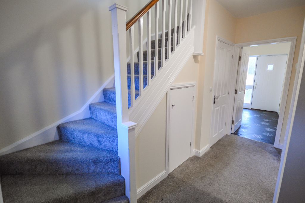 Property photo 3 of 20 Entrance Hall