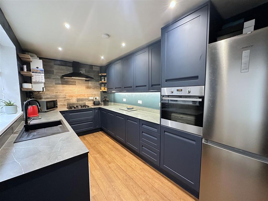 Property photo 2 of 29 Modern Kitchen