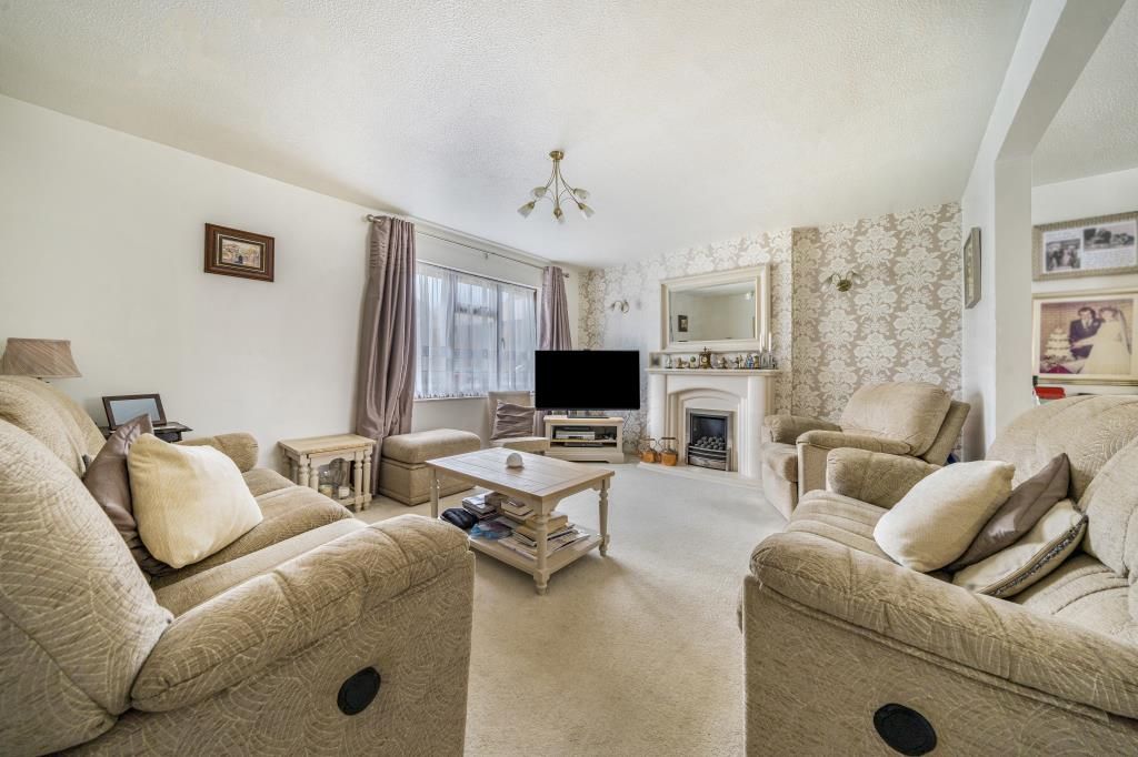 Property photo 3 of 20 Living Room