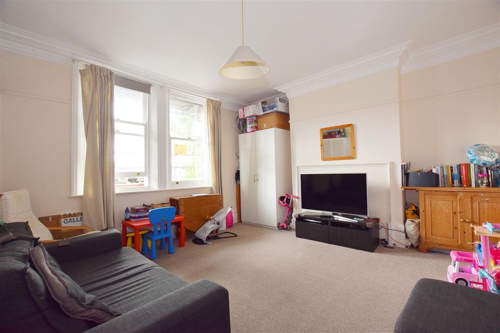 Property photo 2 of 5 Lounge.Jpg