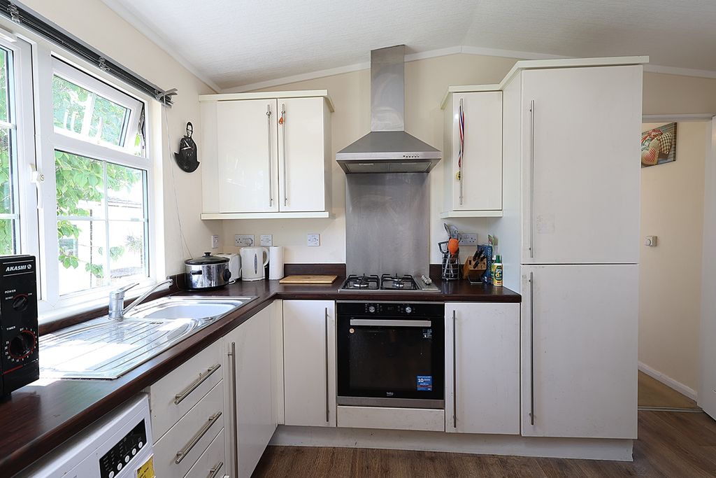 Property photo 3 of 7 Kichen