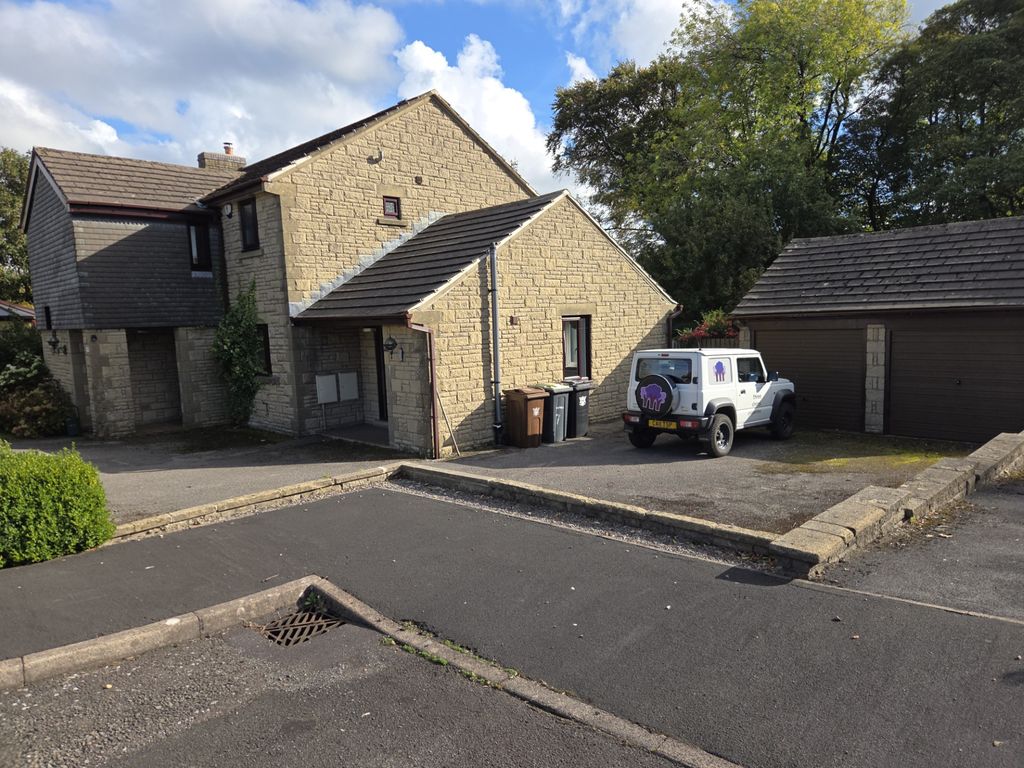 Property photo 2 of 16