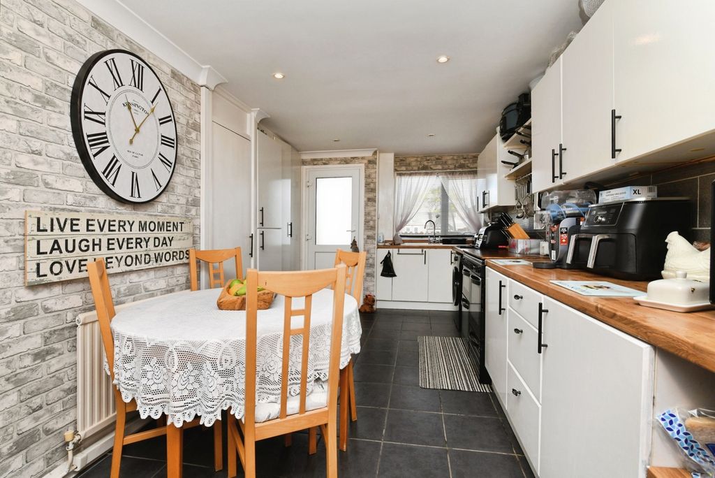 Property photo 3 of 17 Photo