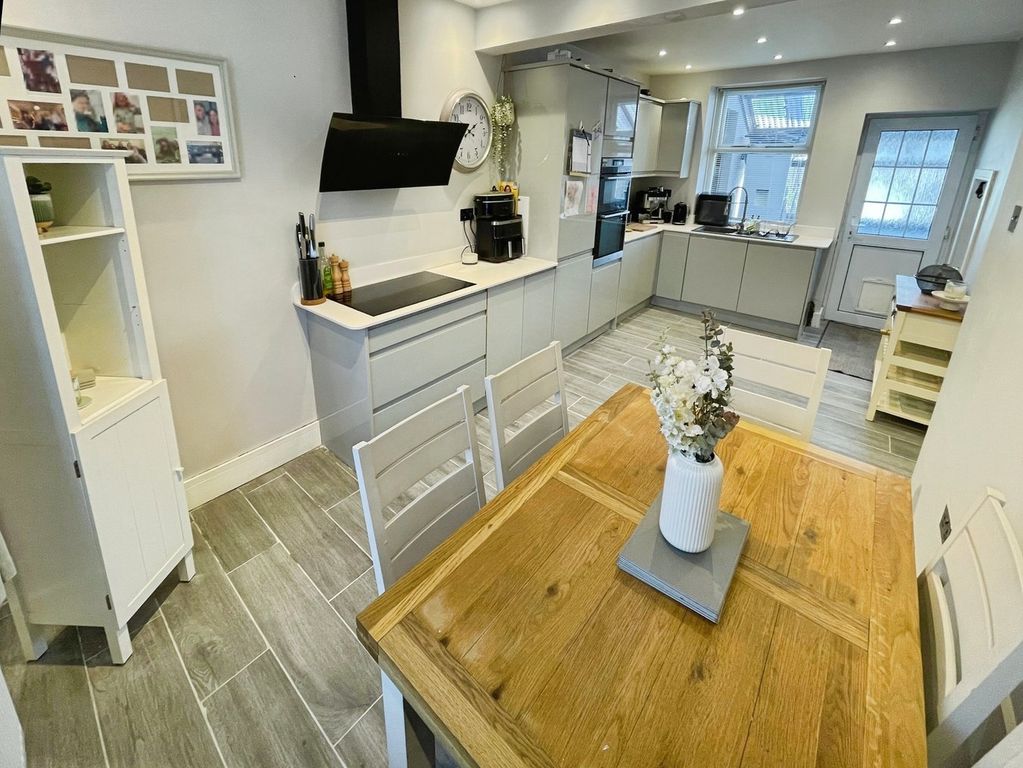 Property photo 3 of 25