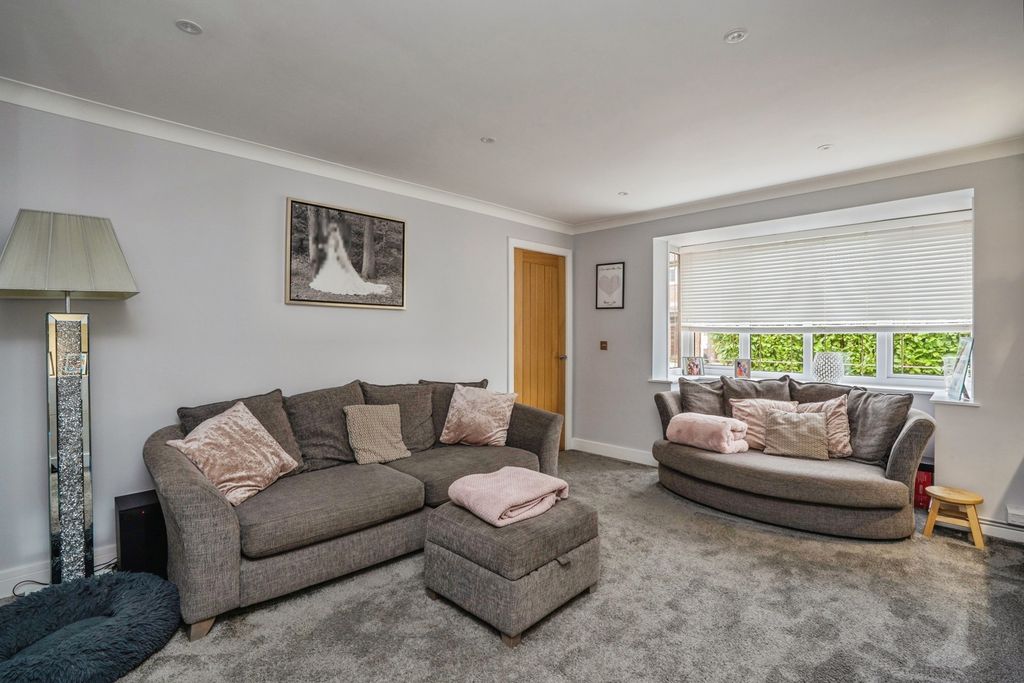 Property photo 3 of 17 Photo