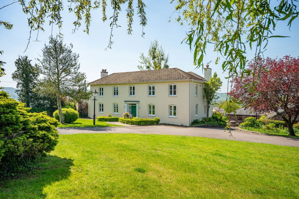 Property photo 1 of 34