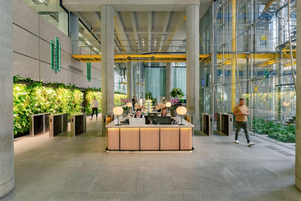 Property photo 1 of 17 Building Reception