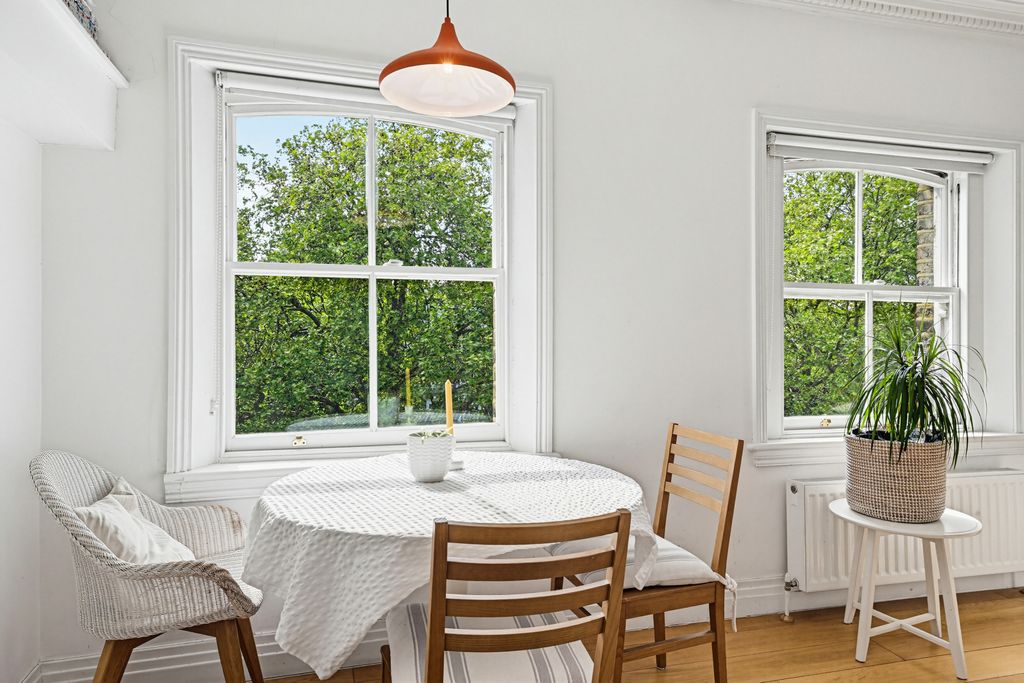 Property photo 3 of 18 Dining Area