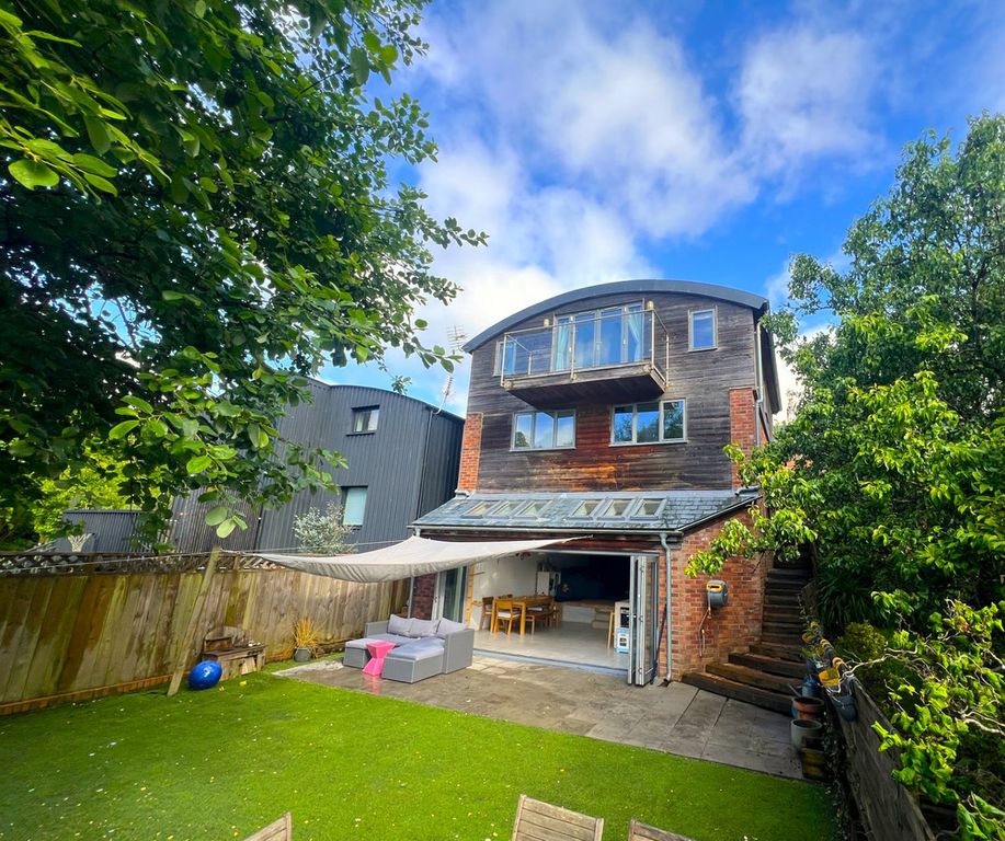 Property photo 1 of 30