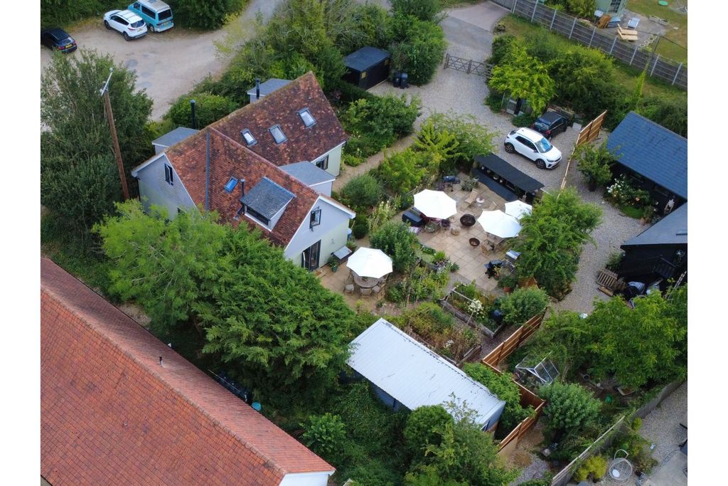 Property photo 2 of 27
