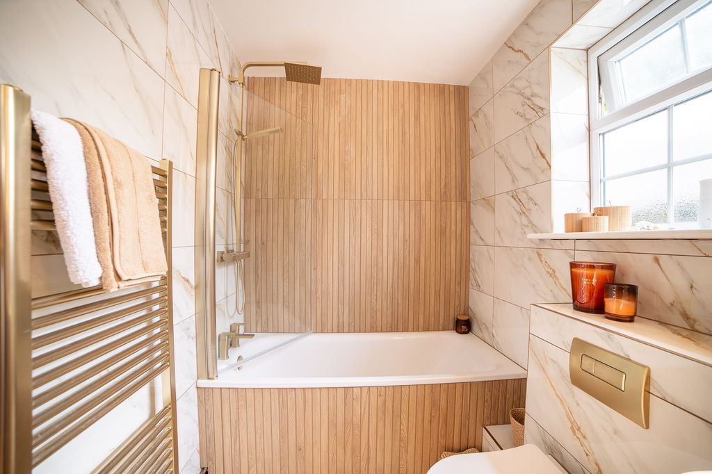 Property photo 3 of 20 Bathroom 1