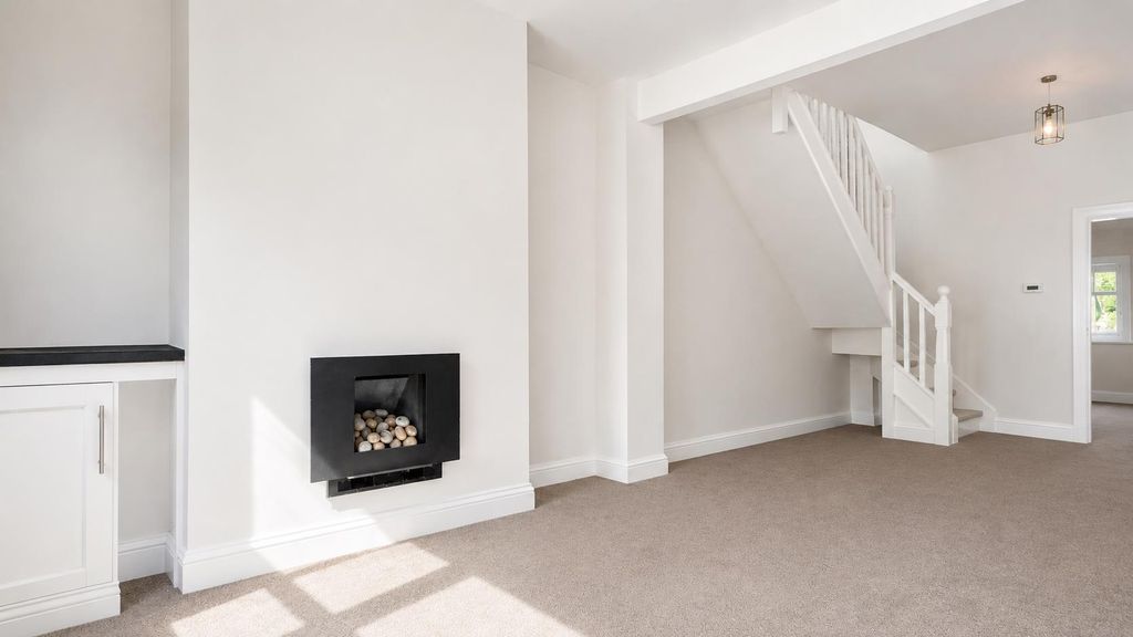 Property photo 3 of 17 Fc59E653-22F5-4487-A402-7B34B632cd8d.Png