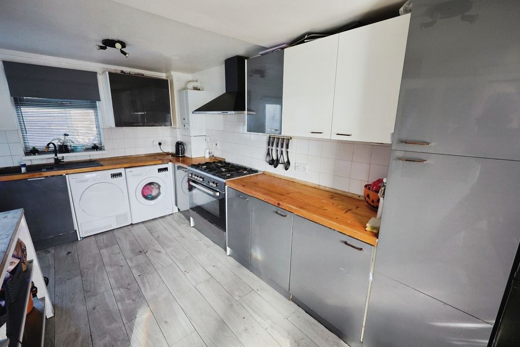 Property photo 3 of 11 Pbox-Img.Jpg