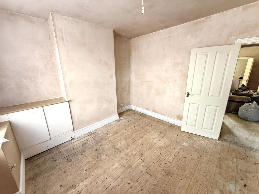 Property photo 2 of 9 20260602132958_20260602-Interior-5-Vphnt8Gcvzfb40Xdjpeg_Y3Koz.Jpg