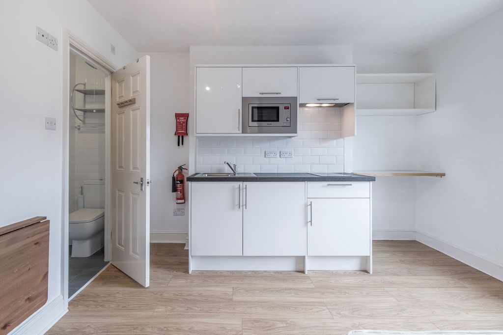 Property photo 1 of 11 Kitchen