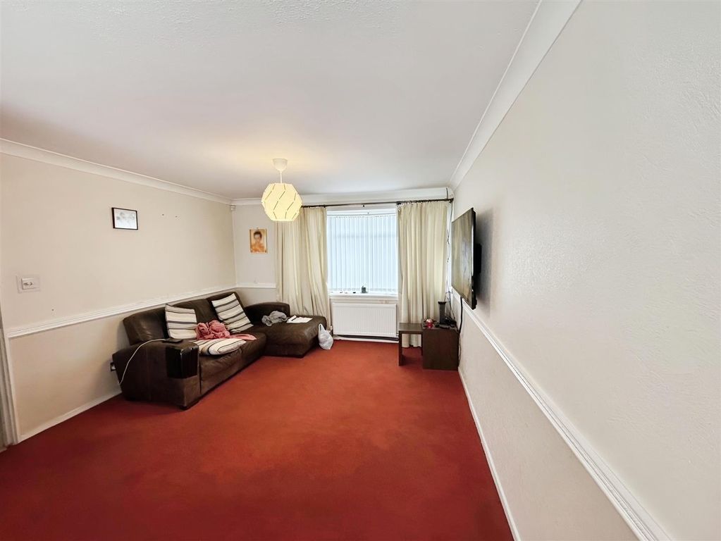 Property photo 2 of 21 Living Room